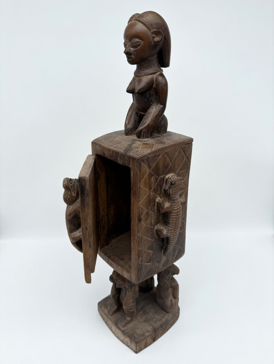 Reliquaire anthropomorphe Yaka, vue de face